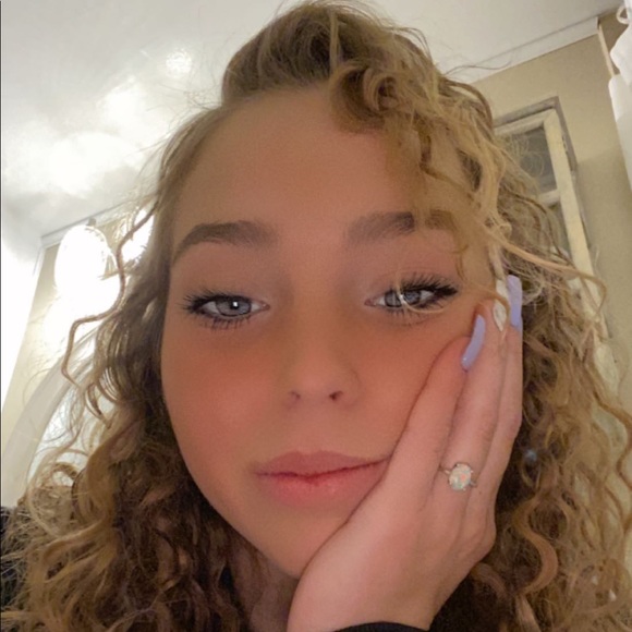 Meet your Posher, Kayla - Picture 1 of 1